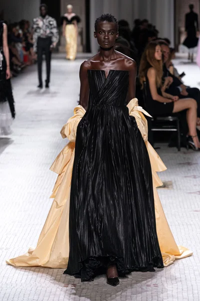 Look 18